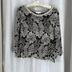 SOLITAIRE EMBROIDERED TOP SZ: L/XL